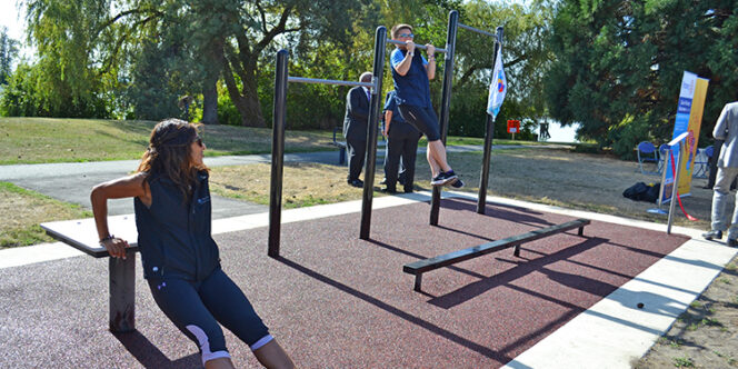 Outdoor fitness equipment in Fraser Foreshore Park in Burnaby